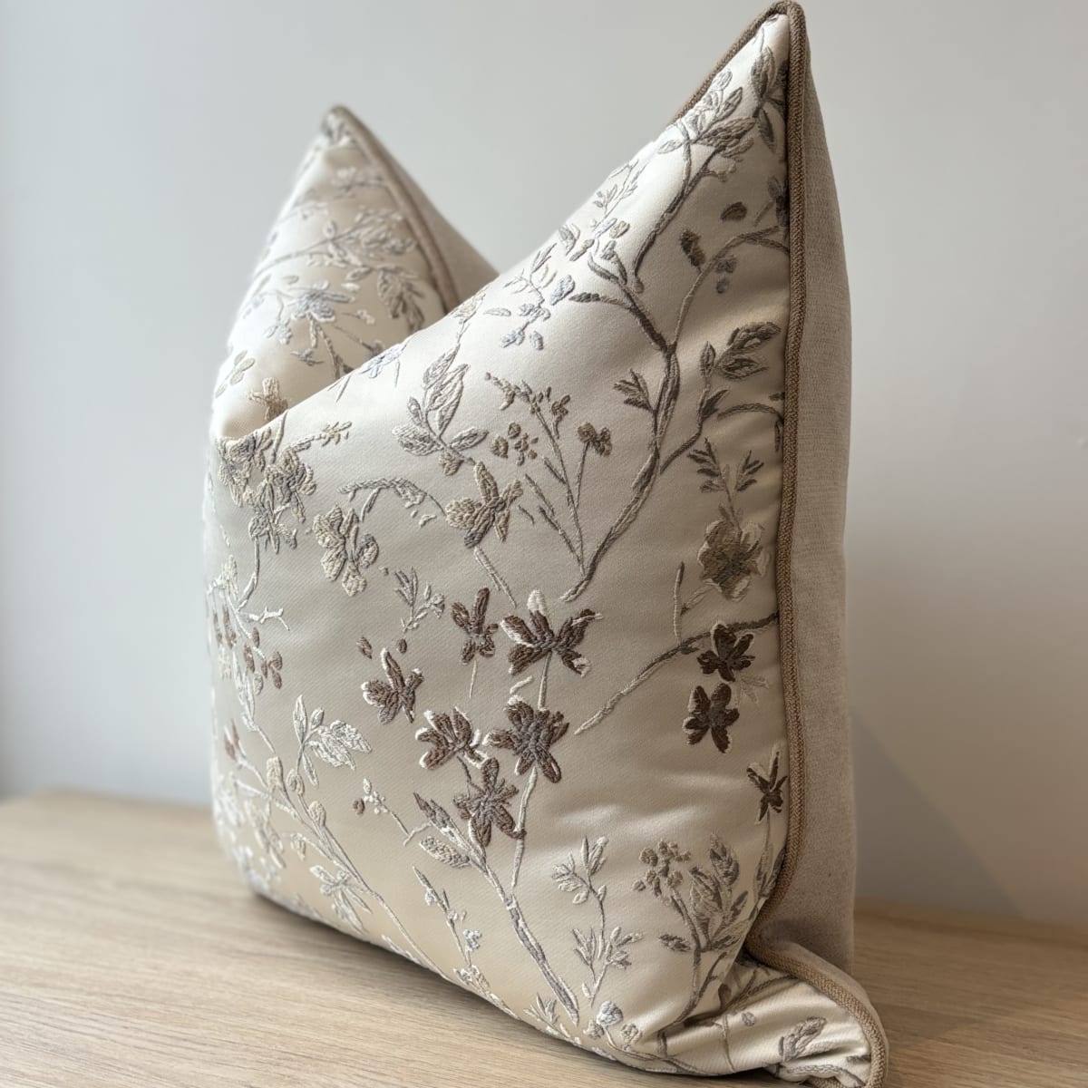 Funda de Cojín Bordado Gris7