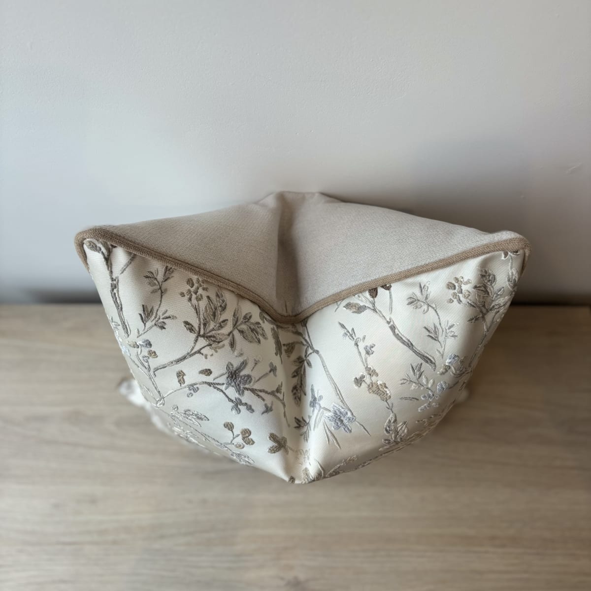 Funda de Cojín Bordado Gris8