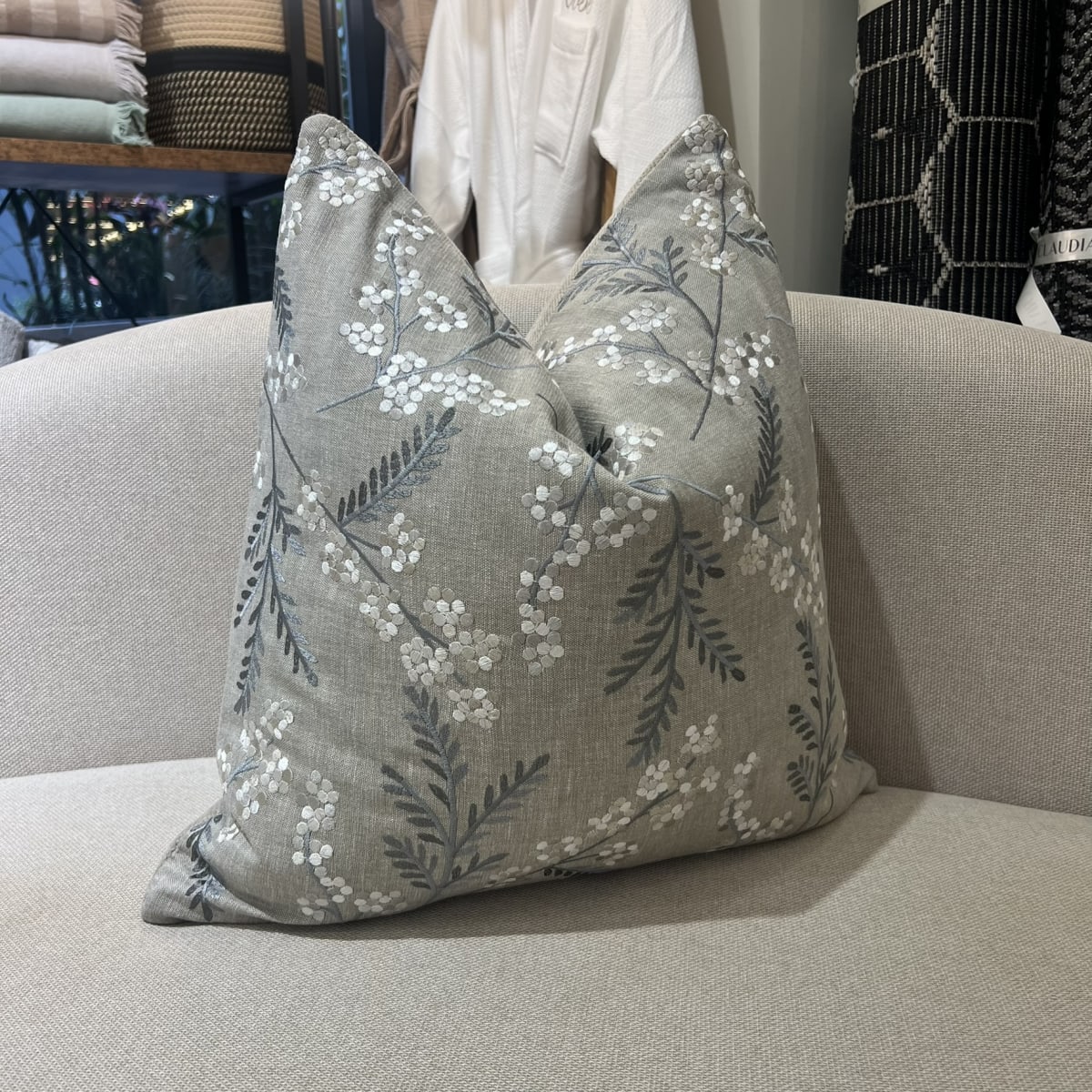 Funda de Cojín Blossom Gris3
