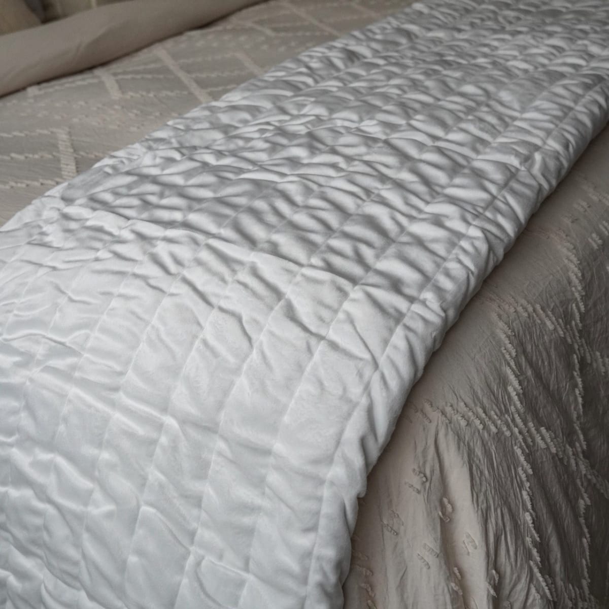 Cubrecama Velvet Blanco5