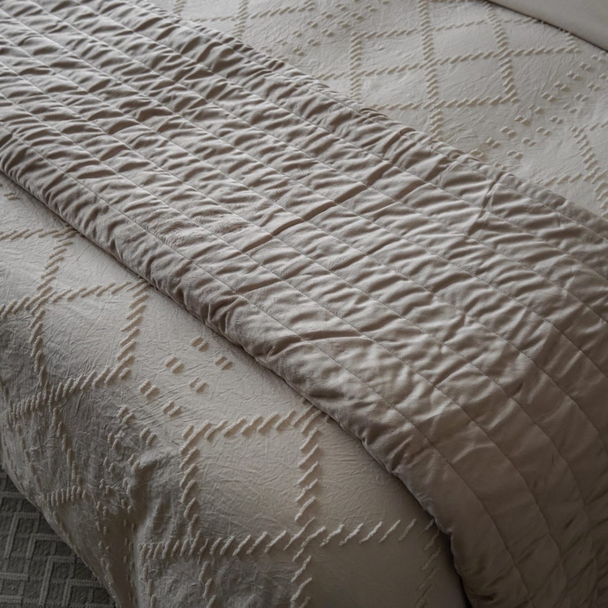 Cubrecama Velvet Beige5