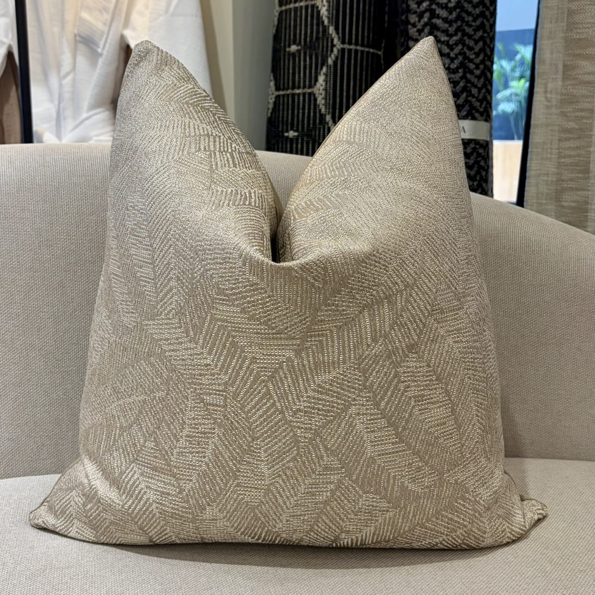 Funda de Cojín Hojas Satín Beige2