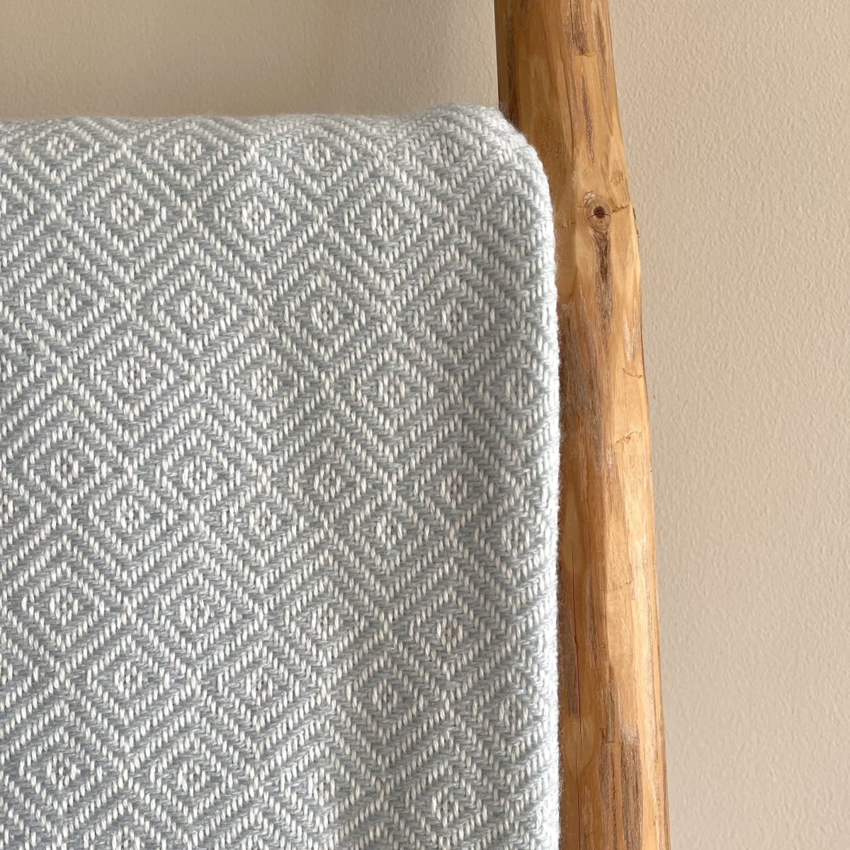 Manta Rombos Gris Plata6