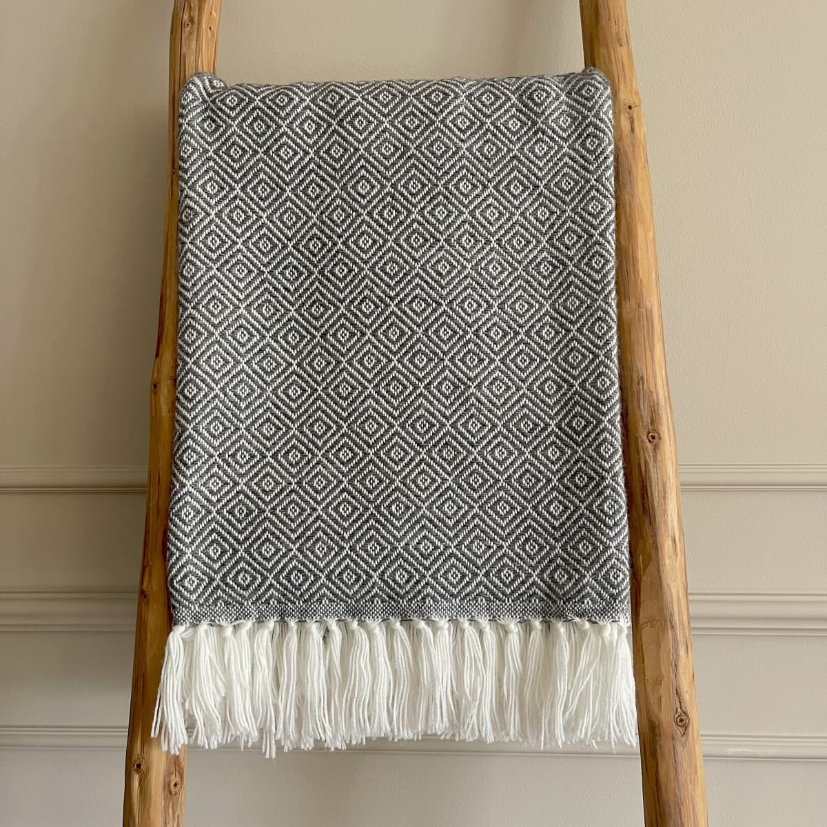 Manta Rombos Charcoal1