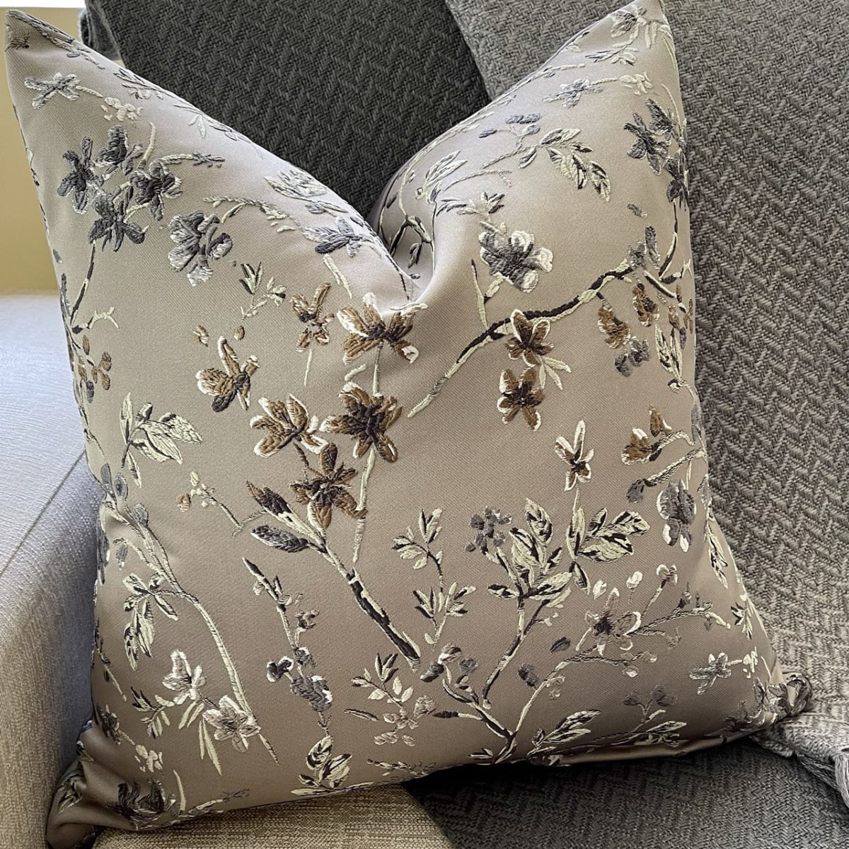 Funda de Cojín Bordado Gris9