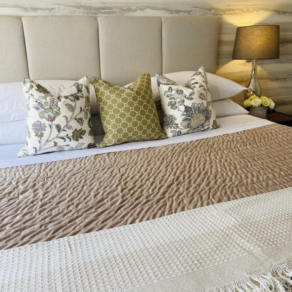 Cubrecama Velvet Beige1