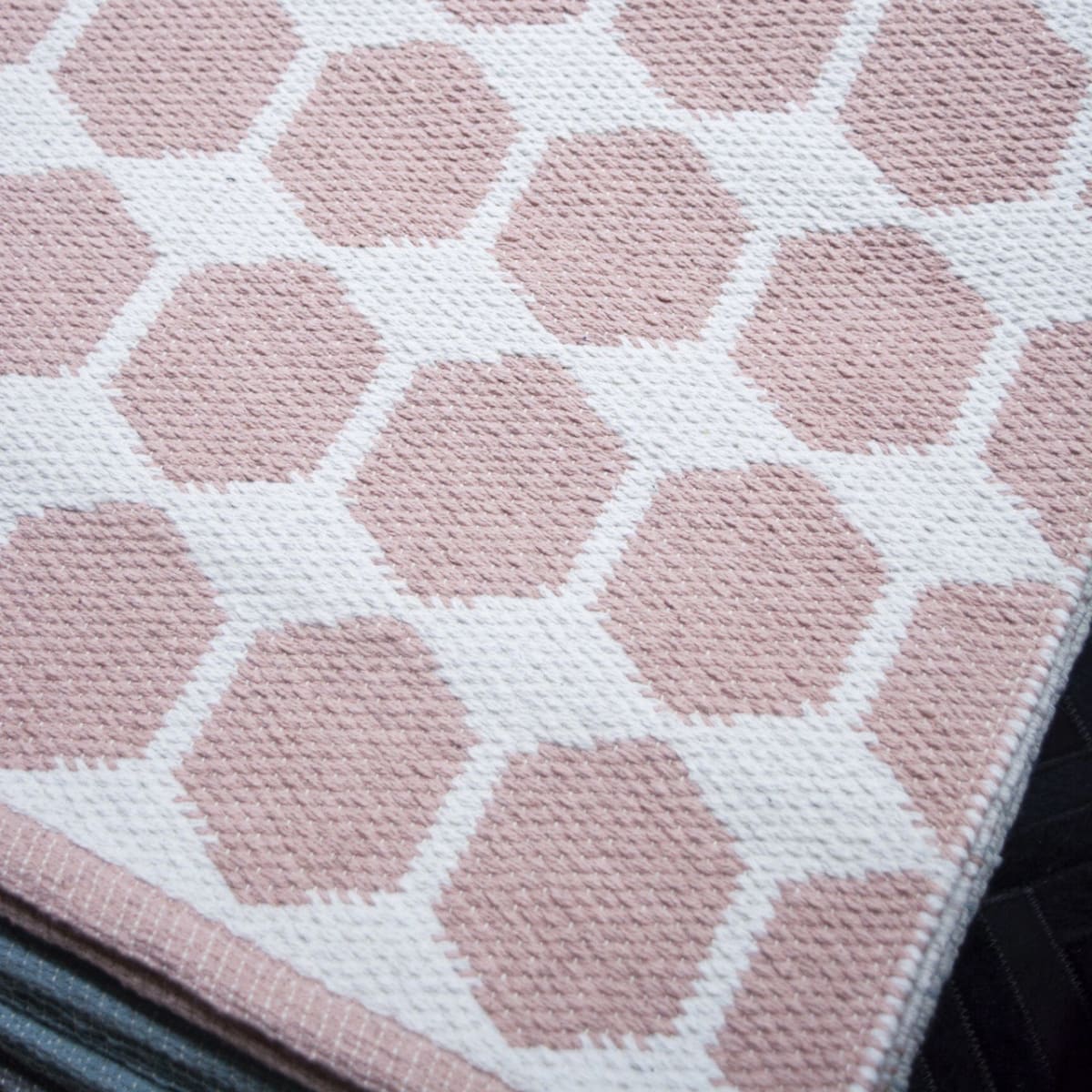 Alfombra Hexagonal Rosa1