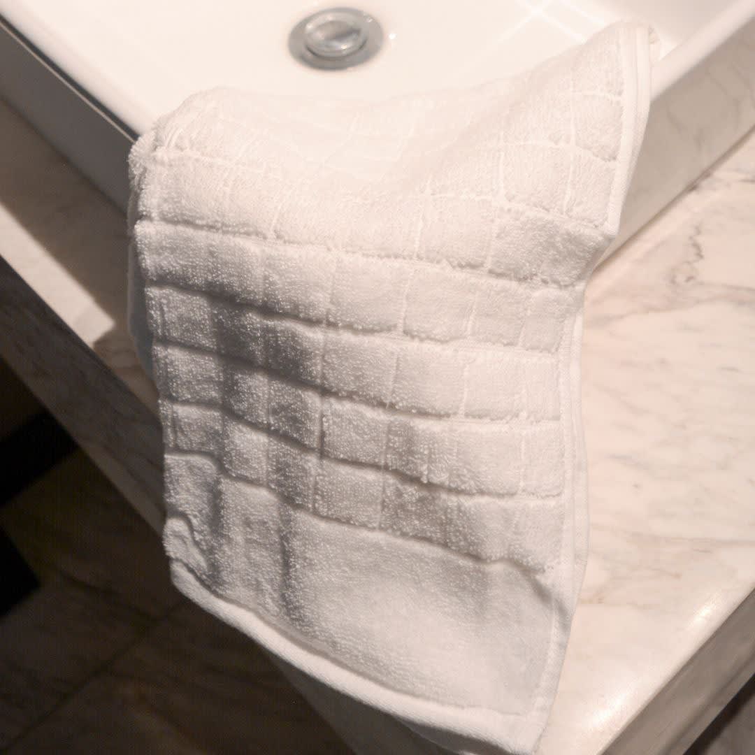 Set toalla Chanel Mano1