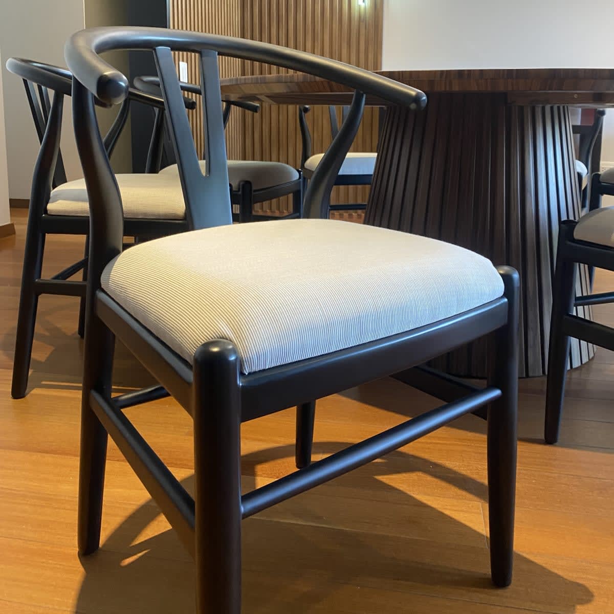 Silla Wishbone Madera Negra1
