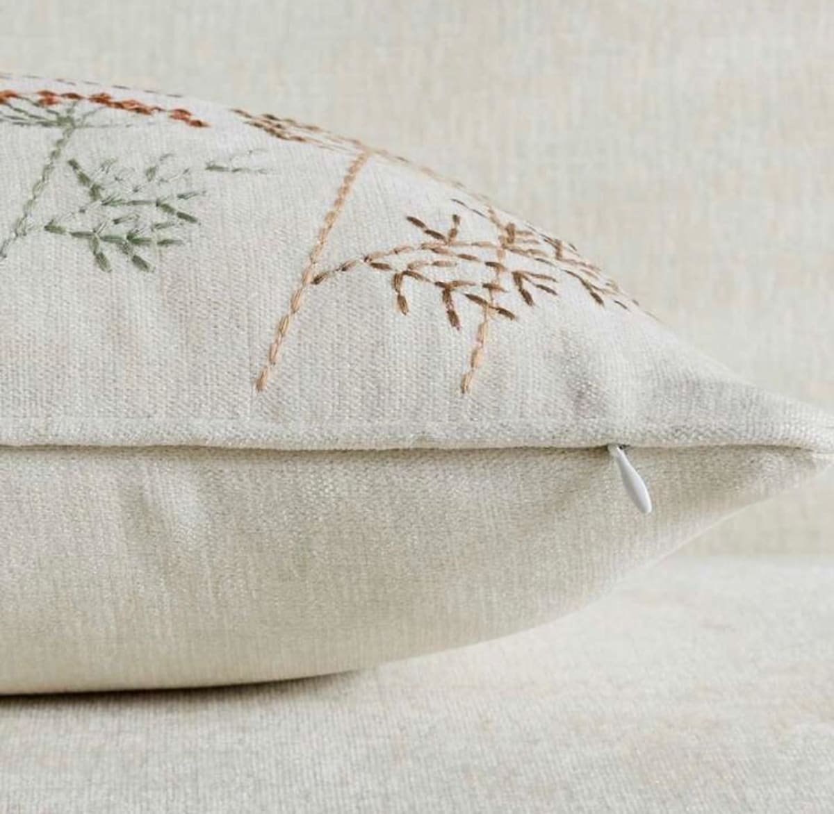 FUNDA DE COJIN BORDADA NATURAL1