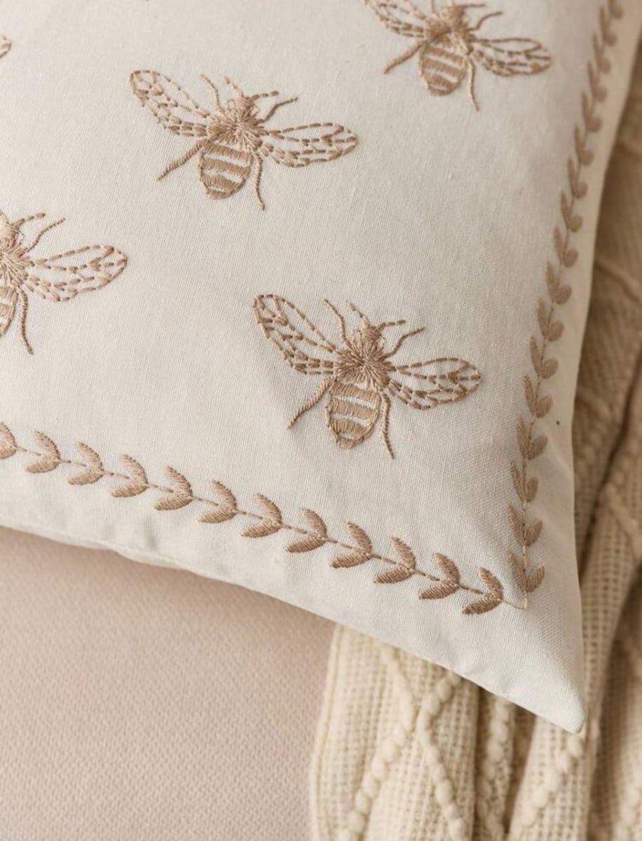 FUNDA DE COJIN ABEJAS1