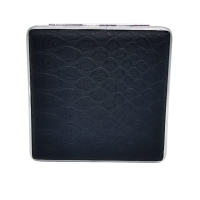 CIGARRERA METAL NEGRA C/TEXTURA 9.5X9.5CM