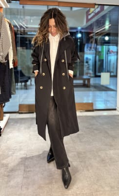 TRENCH MODERNO CAPUCHA
