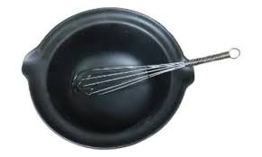 BOWL CERÁMICO FIERRO  FUNDIDO + BATIDOR MANUAL (24X5 LACREOLE) X 1 UNID1