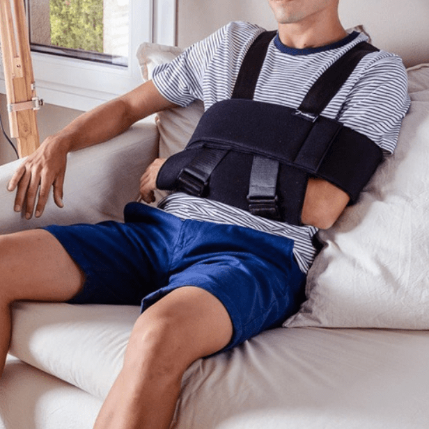 CABESTRILLO CON FAJA INMOVILIZADORA DE HOMBRO2