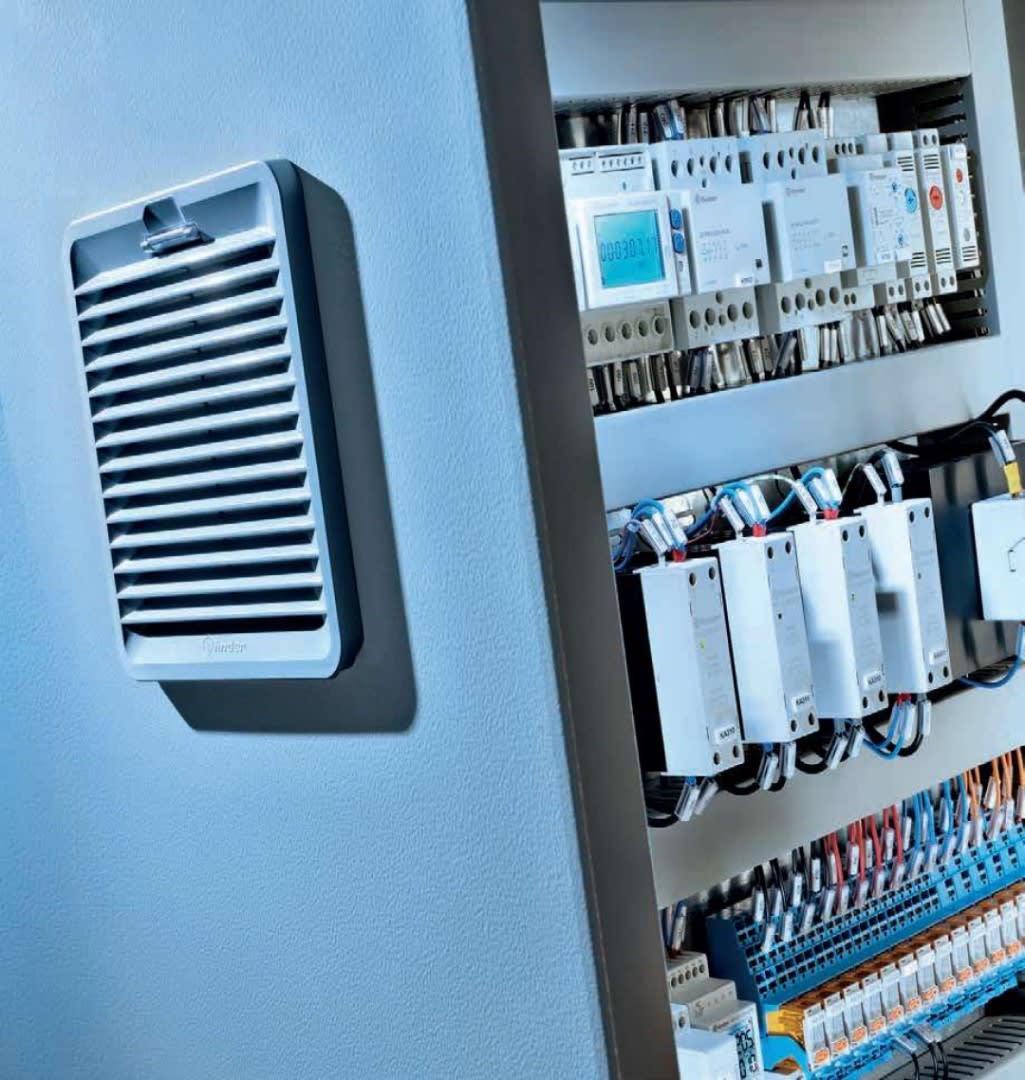 REJILLA DE SALIDA CON FILTRO PARA VENTILADOR 177X177MM IP54 7F0200003000 FINDER1