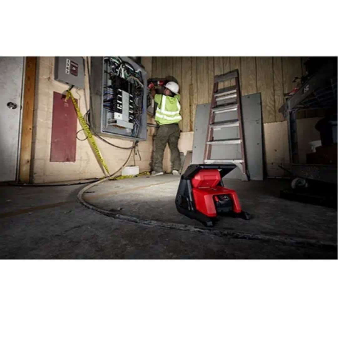 REFLECTOR LED PORTATIL 1200 A 4000 LUMENES MODELO M18 2366-059 MILWAUKEE5