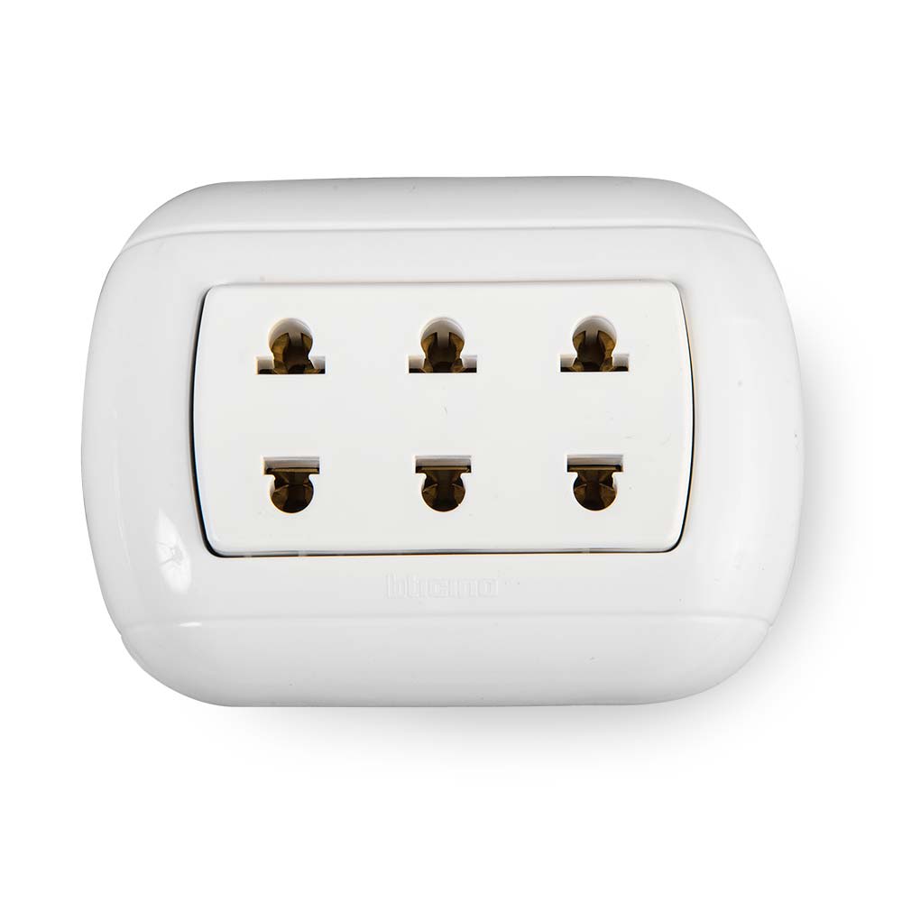 TOMACORRIENTE TRIPLE UNIVERSAL 16A BLANCO BTICINO