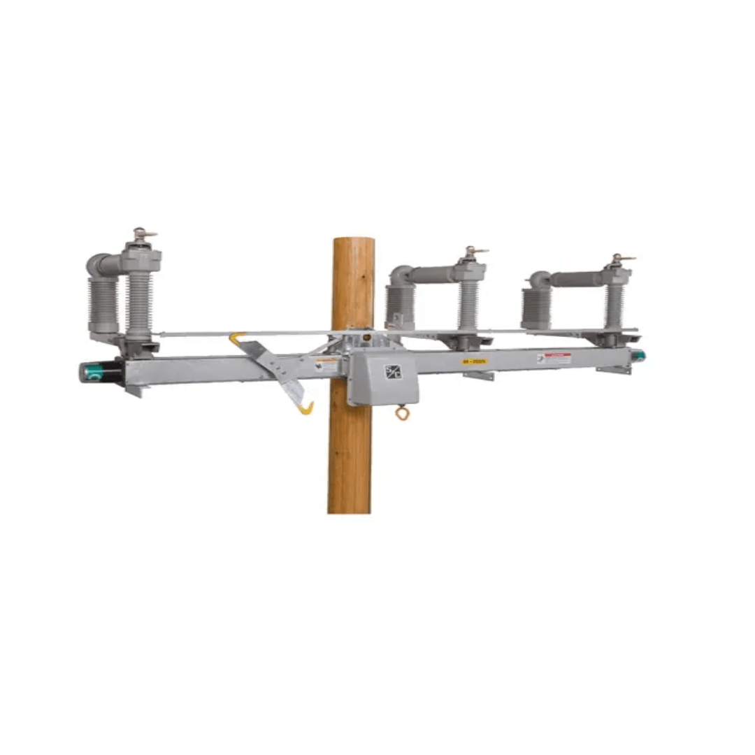 SECCIONADOR TRIFASICO M-FORCE VERTICAL C/AISIL. DE PORCELANA 900A 38KV 200KVBIL EATON1