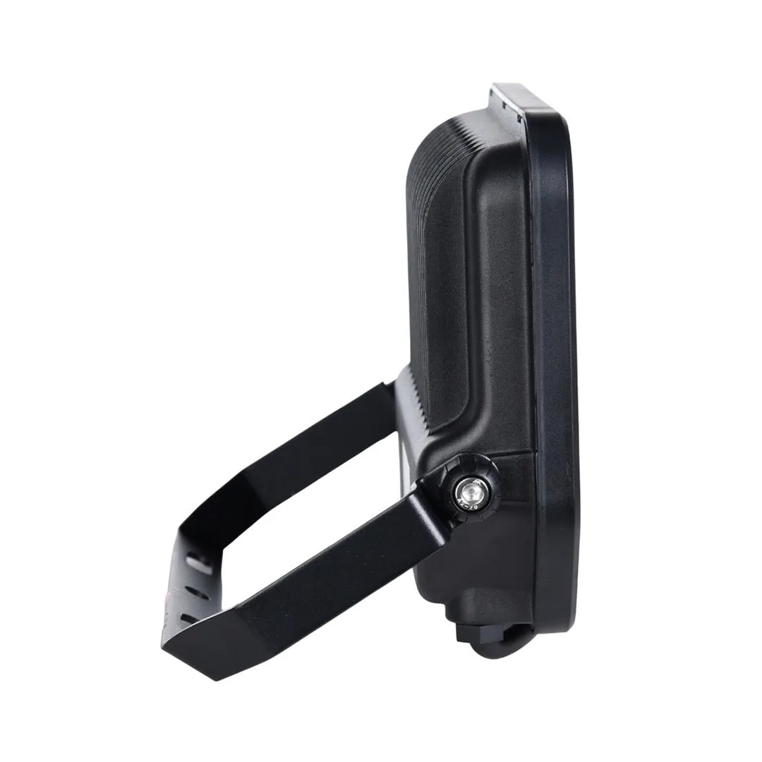 REFLECTOR LED NEGRO 50W LUZ AMARILLA LEDVANCE2