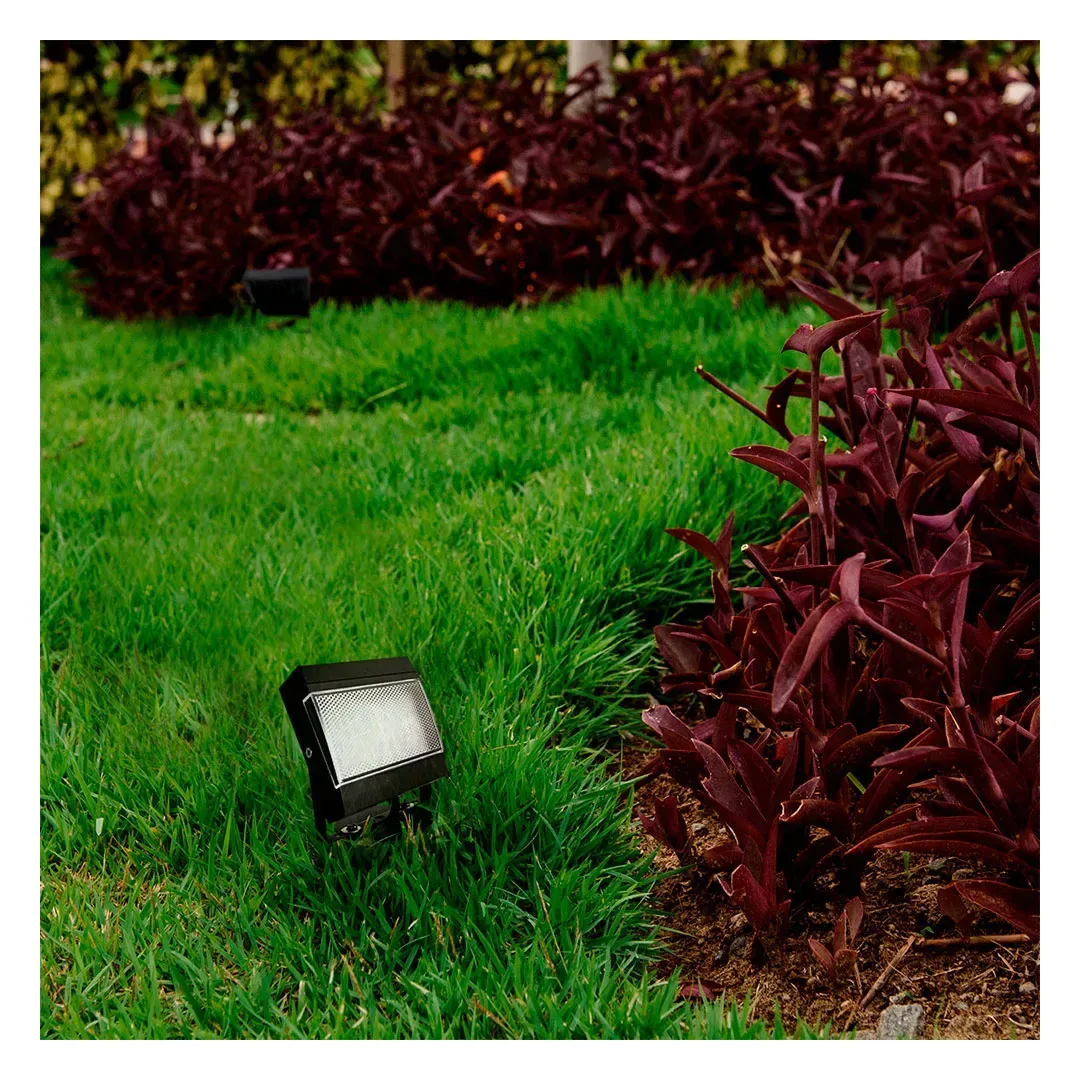 ESTACA LED TIPO REFLECTOR 8W LUZ CALIDA IP65 NEGRO LIGHTECH2