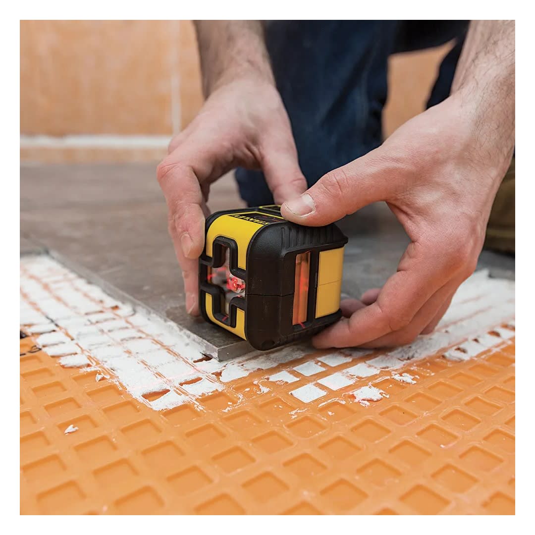 NIVEL LASER LINEAS CRUZADAS + LINEA 90° ROJO CROSS90 STHT77502 STANLEY11