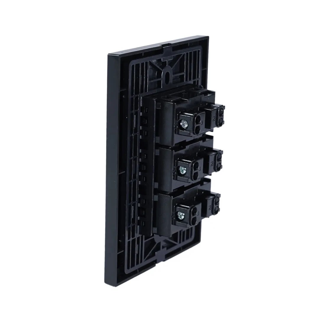 PLACA ARMADA TOMACORRIENTE TRIPLE UNIVERSAL MATTE NEGRO ORANGE3