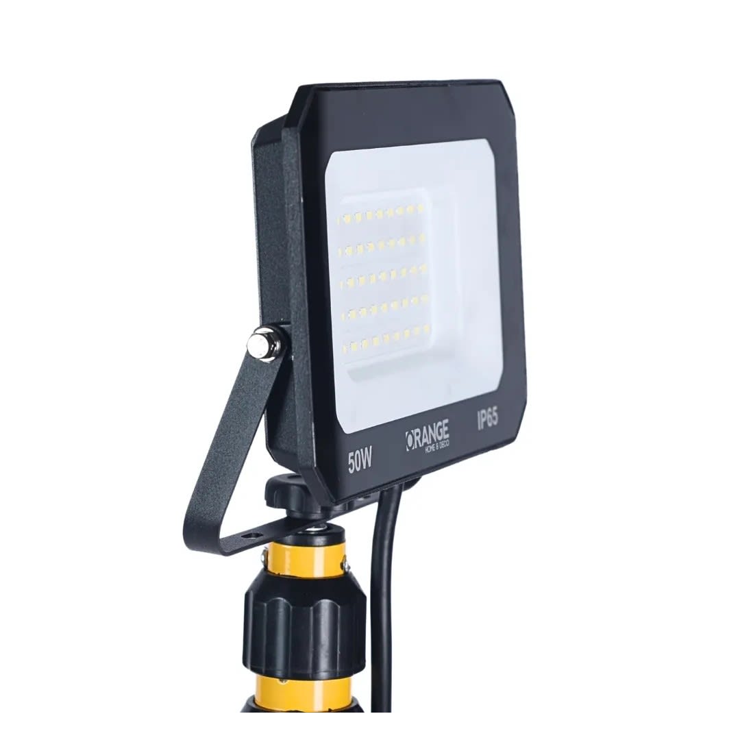 REFLECTOR LED CON TRIPODE 1X 50W ORANGE4