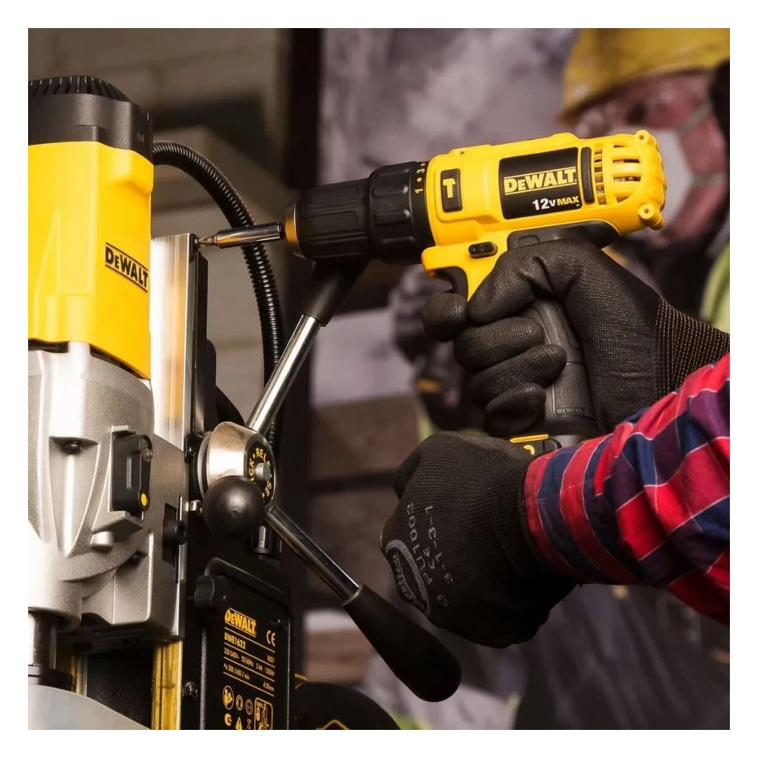 TALADRO PERCUTOR DCD716D2-B2 3/8'' 12V + BATERIA 2AH + CARGADOR DEWALT2