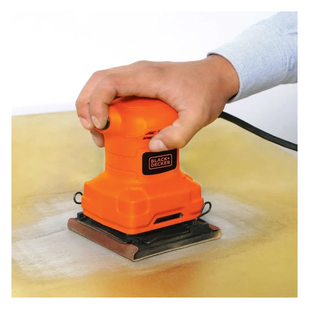 ATORNILLADOR CD121K50 CON SET DE 50 PIEZAS, SIERRA CIRCULAR Y LIJADORA BLACK & DECKER1