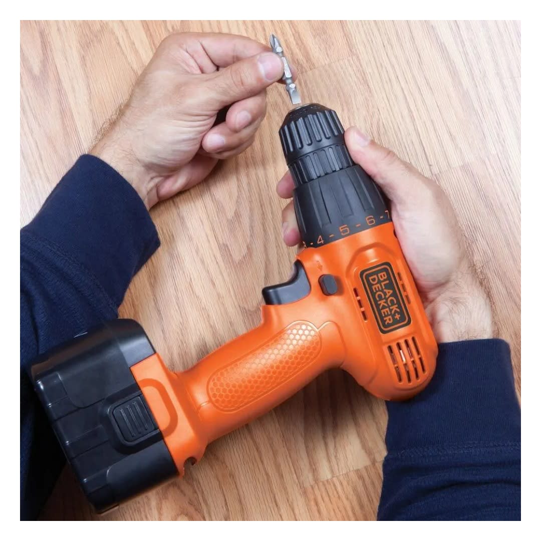 ATORNILLADOR CD121K50 CON SET DE 50 PIEZAS, SIERRA CIRCULAR Y LIJADORA BLACK & DECKER3