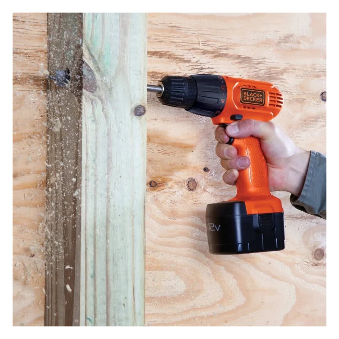 ATORNILLADOR CD121K50 CON SET DE 50 PIEZAS, SIERRA CIRCULAR Y LIJADORA BLACK & DECKER4