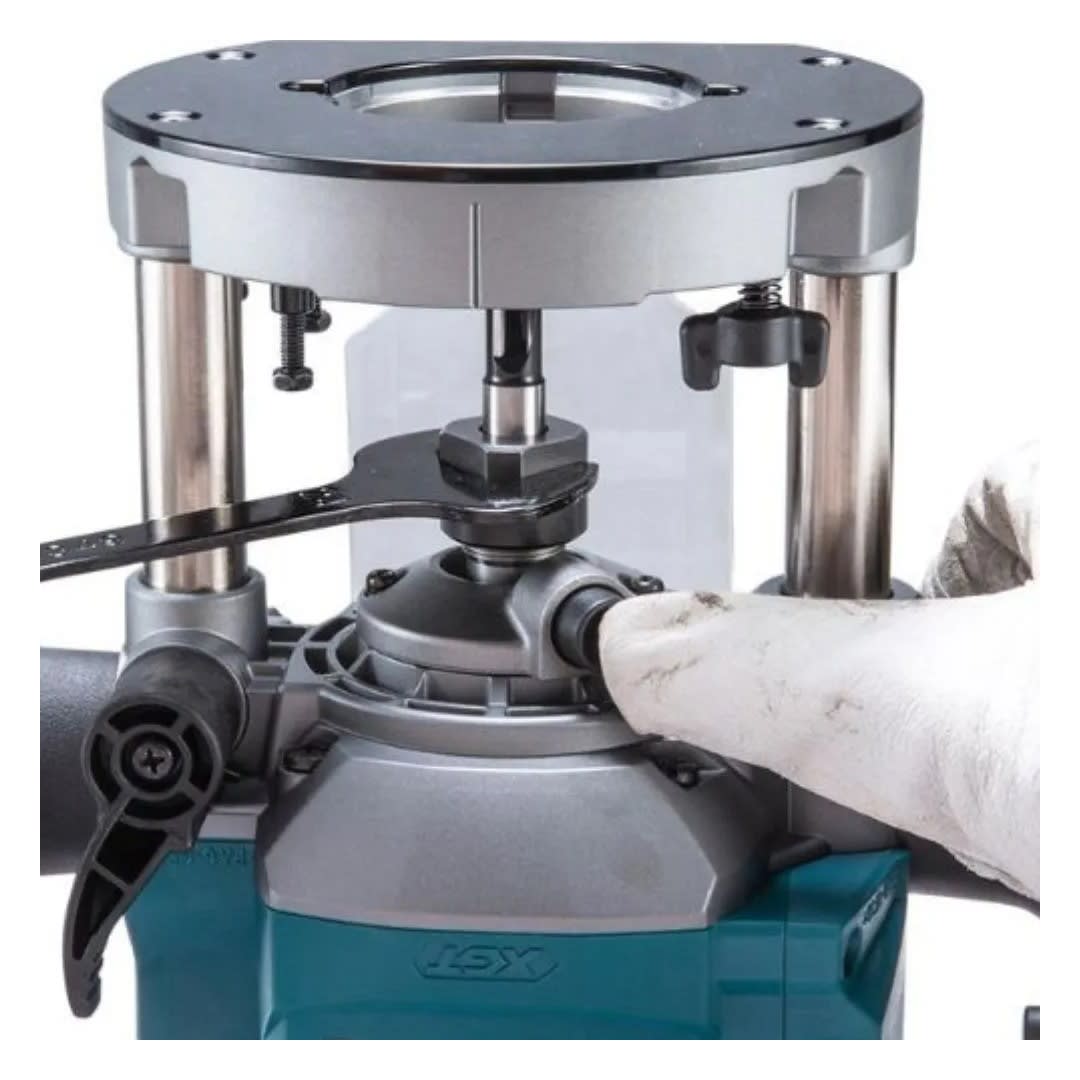 FRESADORA XGT 1900W 40V RP001GZ MAKITA1