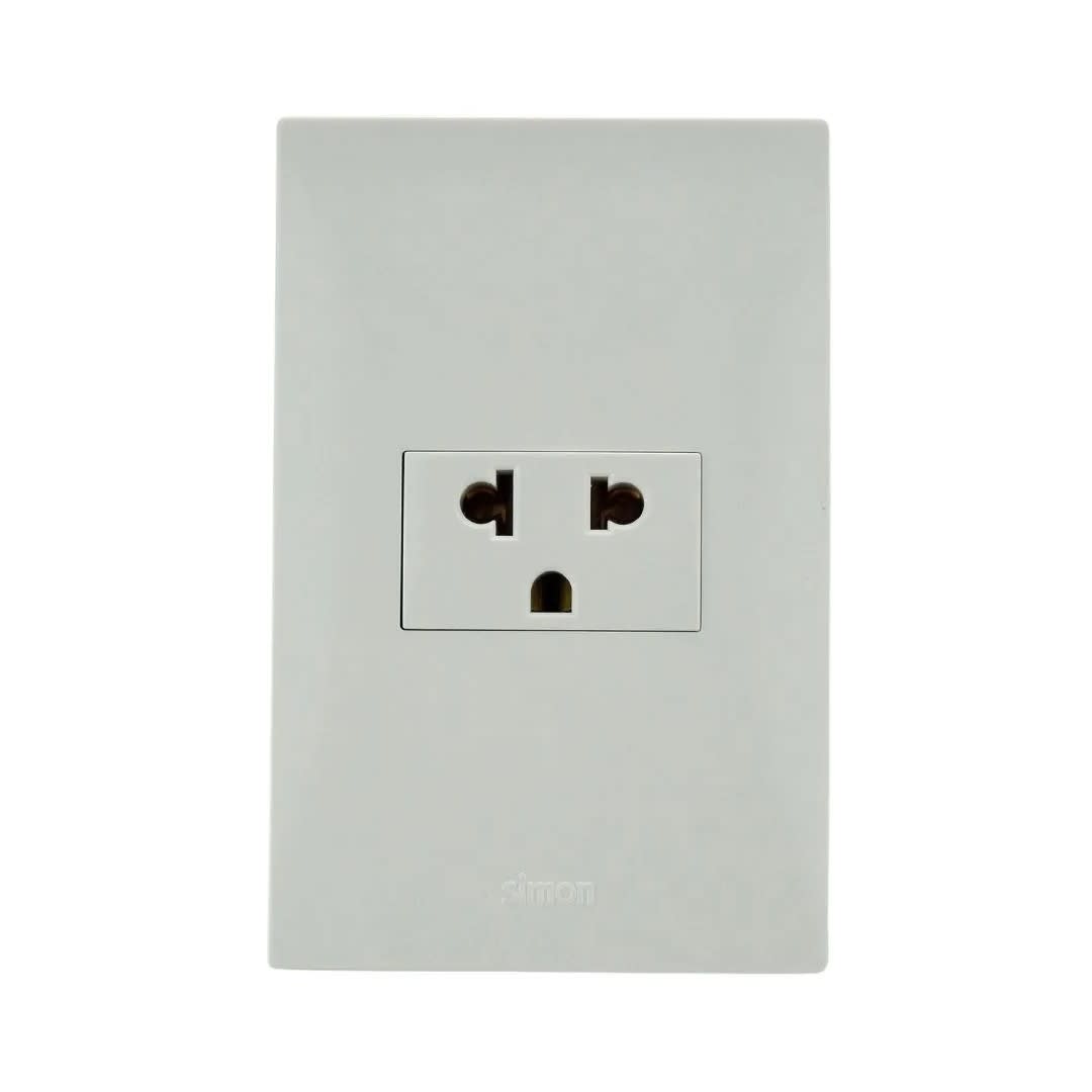 TOMACORRIENTE UNIVERSAL S220 BLANCO DE POLICARBONATO CON CONTACTOS DE LATON Y PLATA SIMON