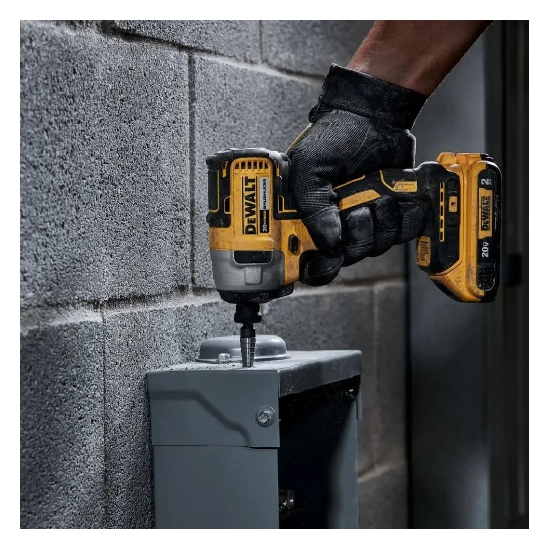 DESTORNILLADOR DE IMPACTO BRUSHLEES 20V MAX CON 2 BATERIAS 2AH DEWALT1