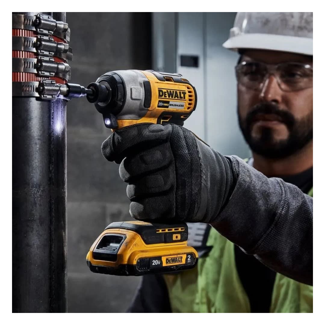 DESTORNILLADOR DE IMPACTO BRUSHLEES 20V MAX CON 2 BATERIAS 2AH DEWALT3