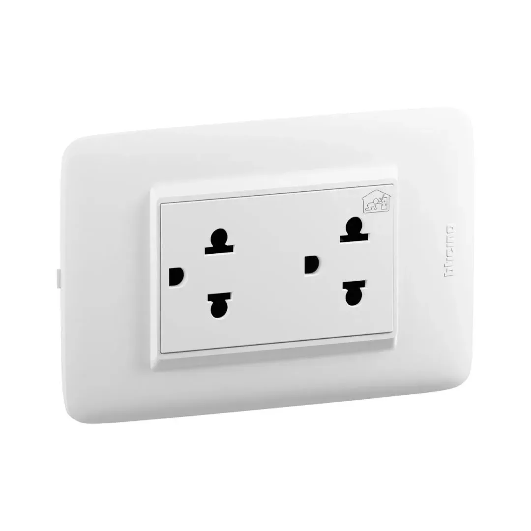 TOMACORRIENTE DOBLE UNIVERSAL LT BLANCO DPLUS BTICINO3
