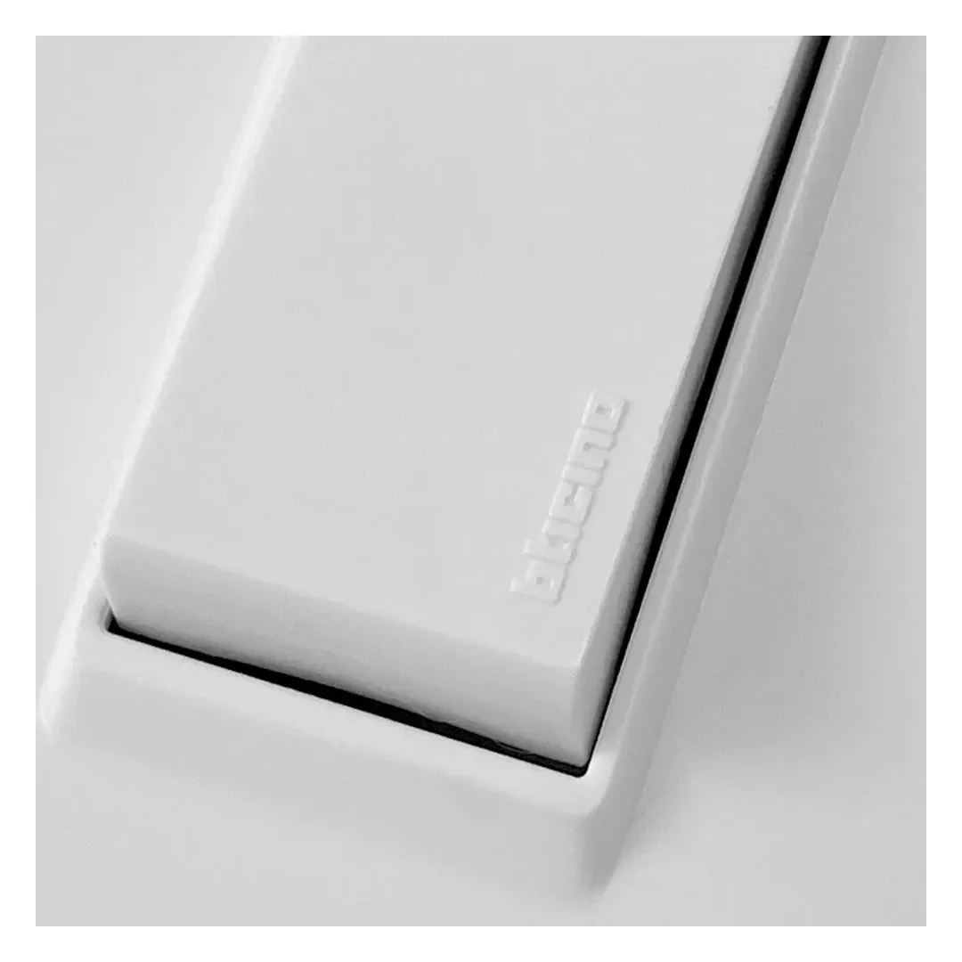 CONMUTADOR SIMPLE DPLUS BLANCO DE 10A 250V BTICINO4