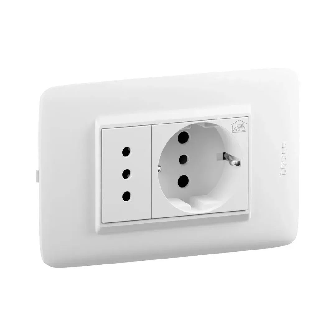TOMA SCHUKO + 3 LINEA BLANCO DPLUS BTICINO2