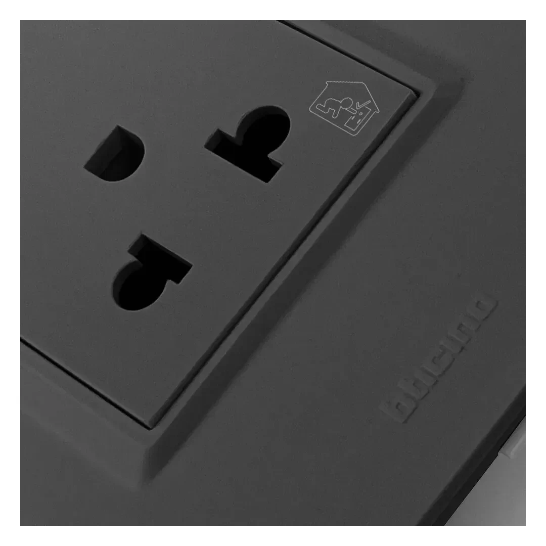 TOMACORRIENTE DOBLE UNIVERSAL LT NEGRO DPLUS BTICINO4