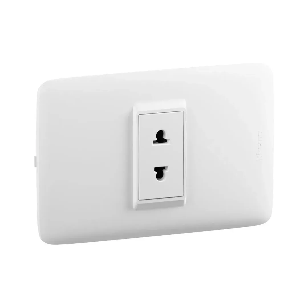 TOMACORRIENTE UNIVERSAL BLANCO DPLUS BTICINO2