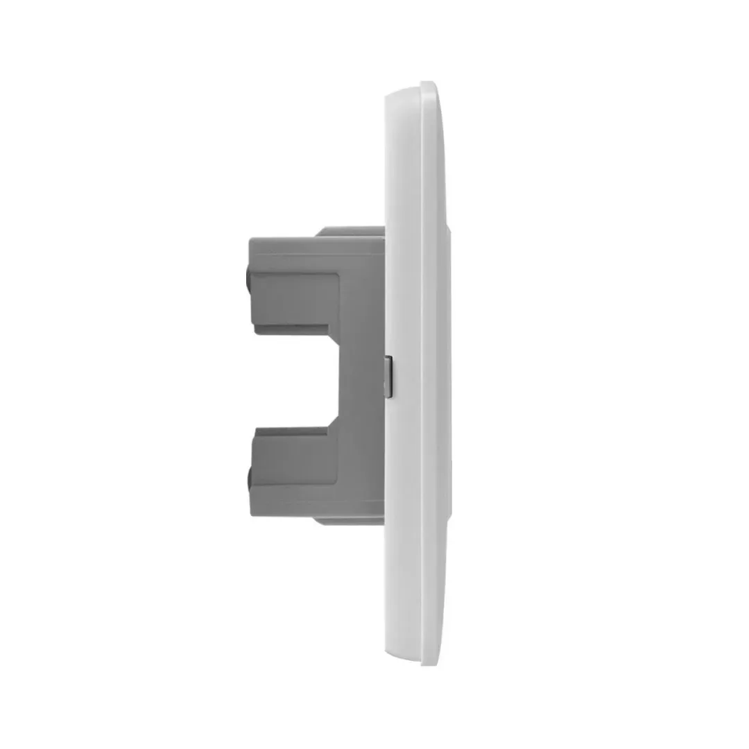 TOMACORRIENTE UNIVERSAL BLANCO DPLUS BTICINO3