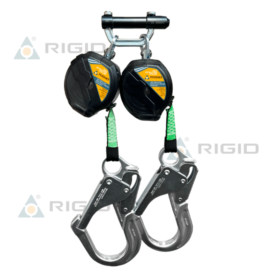 LINEA RETRACTIL DOBLE (TWIN) N 9358 06 LONGITUD:1.8 M (6 FT) CINTA:19 MM (3/4'') UHMW PE ABSORBEDOR INTERNO CONECTOR DUAL N 331 + GANCHO ALUMINIO 61 MM N 5271T RIGID1