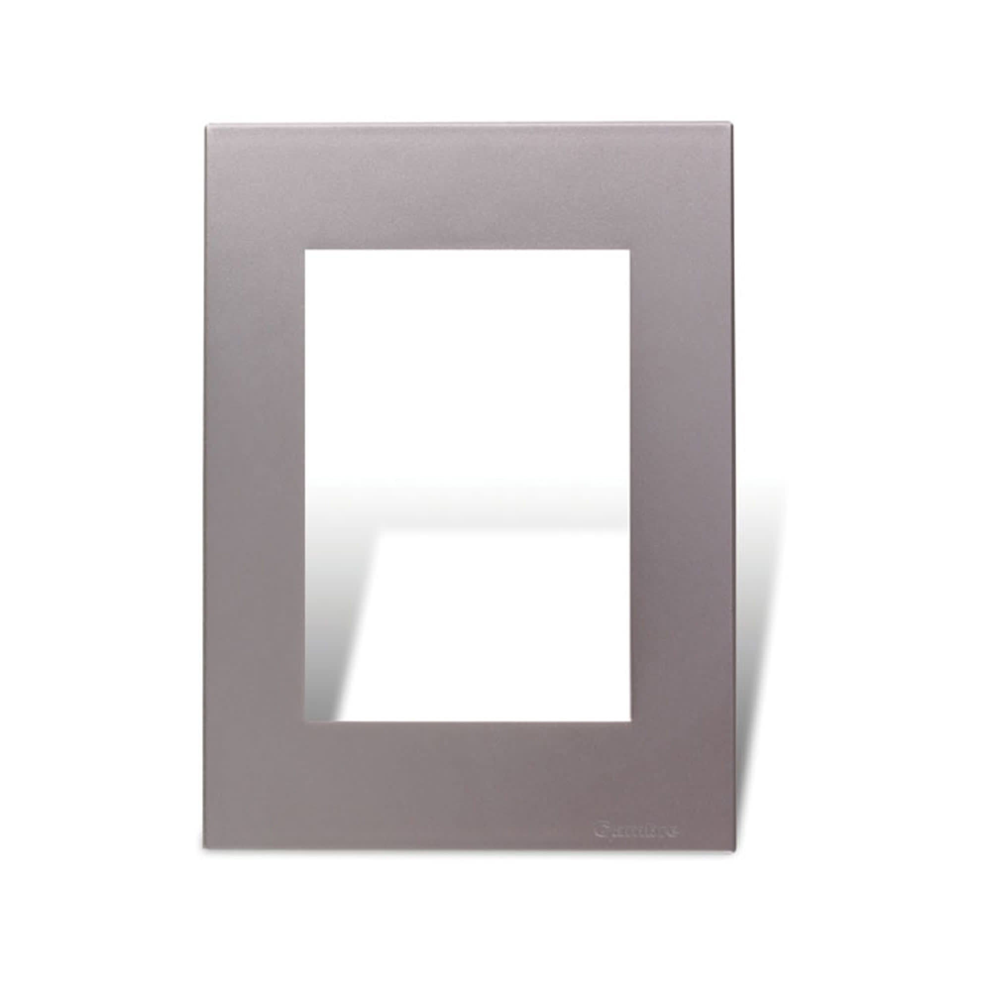 PLACA DISTANCIADOR ALUMINIO PURO INCLUYE RIBETES (BLANCO Y GRIS) CAMBRE1