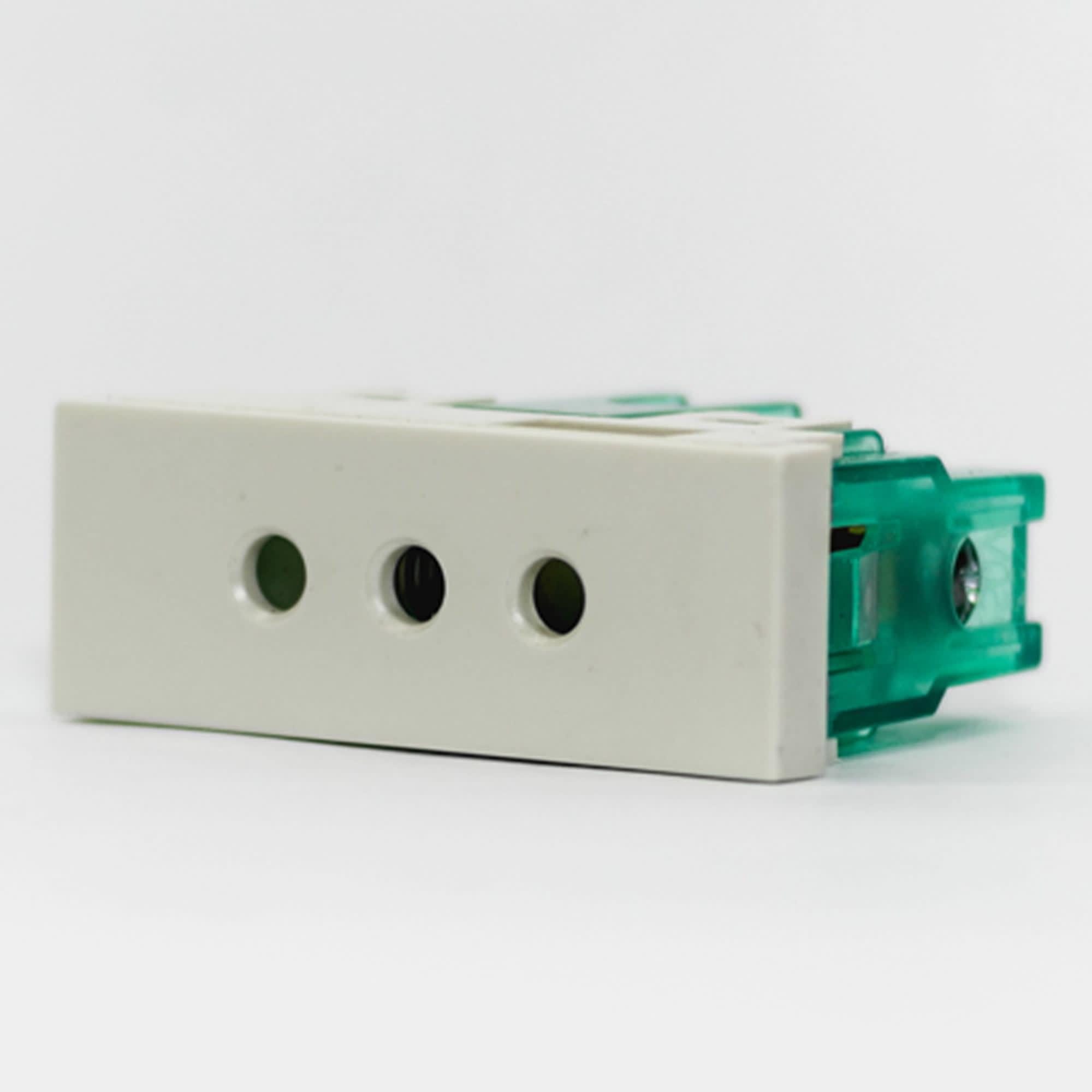 TOMA 3 EN LINEA BIPOLAR L/T 10A 250V BLANCO CON PROTECCION (1 MODULO) CAMBRE