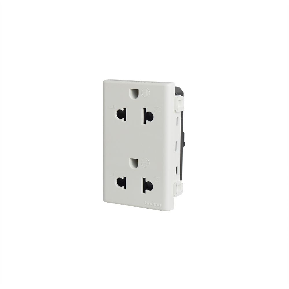 TOMACORRIENTE UNIVERSAL DOBLE 2X16A+T 127/250V 3 MODULOS BLANCO MATIX AM5025DWT BTICINO
