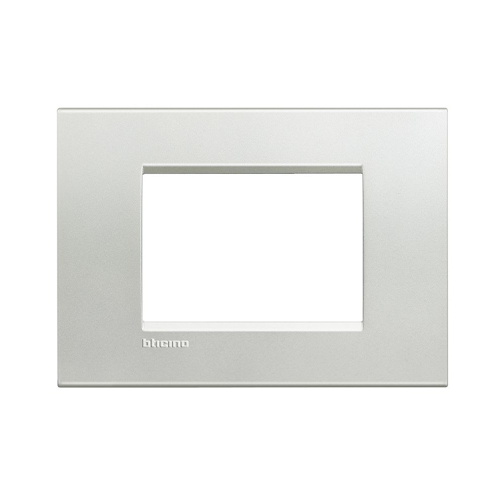 PLACA DE METAL 3 MODULOS RECTANGULAR PLATA LIVING-LIGHT LNA4803AG BTICINO1