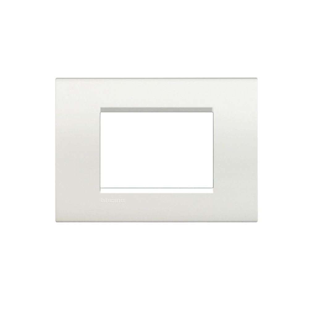 PLACA DE TECNOPOLIMERO 3 MODULOS RECTANGULAR BLANCO LIVING-LIGHT LNA4803BI BTICINO