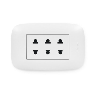 TOMACORRIENTE UNIVERSAL TRIPLE SENCIA BTICINO
