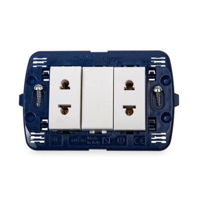 TOMA UNIVERSAL DOBLE LIGHT BTICINO